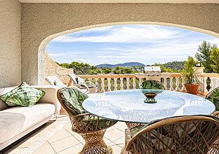 Encantadora villa con vista panorámica y apartamento de invitados