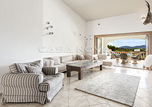 Ref. 2403280 | Light-flooded living area with terrace access