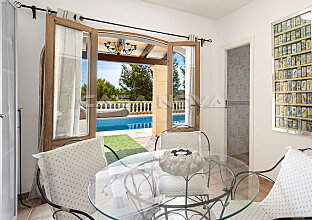 Ref. 2403280 | Bright dining area with terrace access to the pool