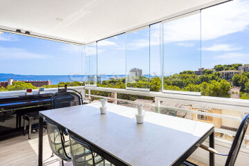 Moderno piso con impresionantes vistas al mar