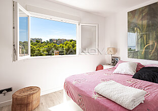 Ref. 1203281 | Bright double bedroom with a view of the greenery
