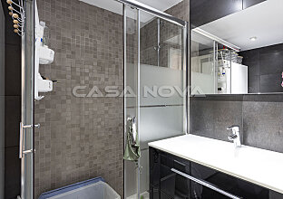 Ref. 1203281 | Baño moderno superior con ducha de cristal