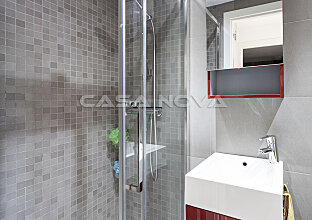 Ref. 1203281 | Second bathroom with glass shower 
