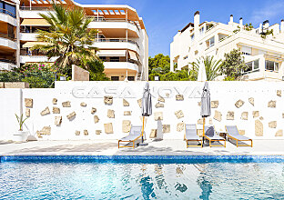 Ref. 1203281 | Refreshing swimming pool with sun terraces