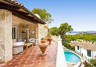 Villa con vistas al mar en Mallorca con piscina y apartamento de invitados