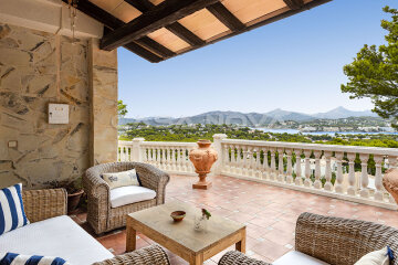 Villa con vistas al mar en Mallorca con piscina y apartamento de invitados