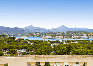Ref. 2403282 | Panoramic view over the mountains to the sea