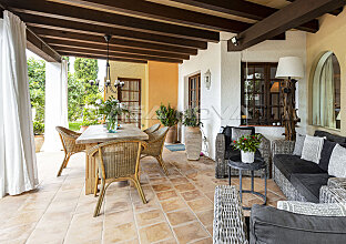 Ref. 2303283 | Cosy chill-out area with covered terrace