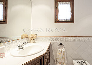 Ref. 2303283 | Fully equipped bathroom with window