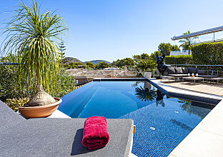 Ref. 2403284 | Moderne Luxusvilla der Extraklasse mit Meerblick