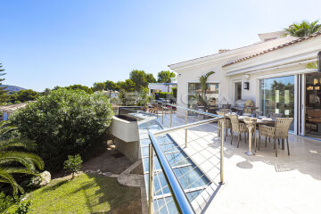 Moderne Luxusvilla der Extraklasse mit Meerblick