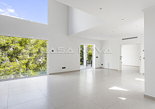 Ref. 2403285 | Impressive entrance area with high ceilings