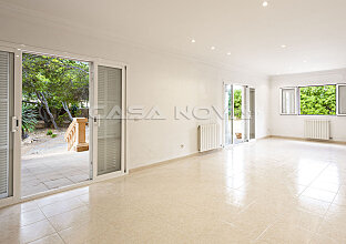 Ref. 2503290 | Amplio salón con chimenea