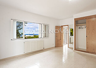 Ref. 2503290 | Dormitorio principal con armarios empotrados y vistas al mar
