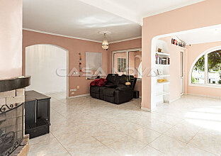 Ref. 2503291 | Mediterranean villa with pool and guest apartment