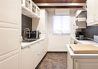 Ref. 2303298 | Modern fitted kitchen with electrical appliances
