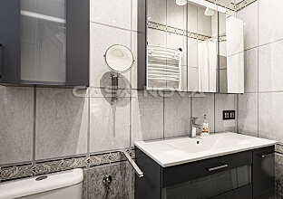 Ref. 2303298 | Further bathroom with shower