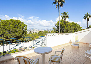 Ref. 2303297 | Chic balcony with a view of the surroundings 
