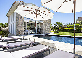 Ref. 2403299 | Villa in finca style in picturesque surroundings