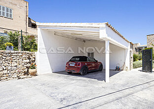 Ref. 2403299 | Carport and parking space outside