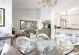 Ref. 2303304 | Magnificent villa in quiet residential area with lots of privacy