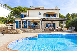 Villa mediterránea alucinante con vistas al mar y licencia de alquiler vacacional
