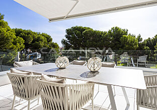 Ref. 1203307 | Charming dining area with views of the surroundings