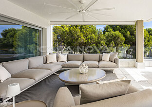 Ref. 1203307 | Lounge- sitting area with a view of the surroundings