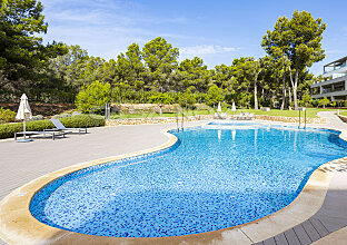 Ref. 1203307 | Gran piscina comunitaria rodeada de terrazas soleadas