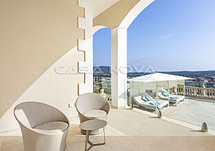 Ref. 2403308 | Comfortable balcony with panoramic views