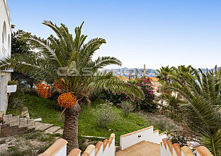 Ref. 2403309 | Traditional sea view villa to modernize 