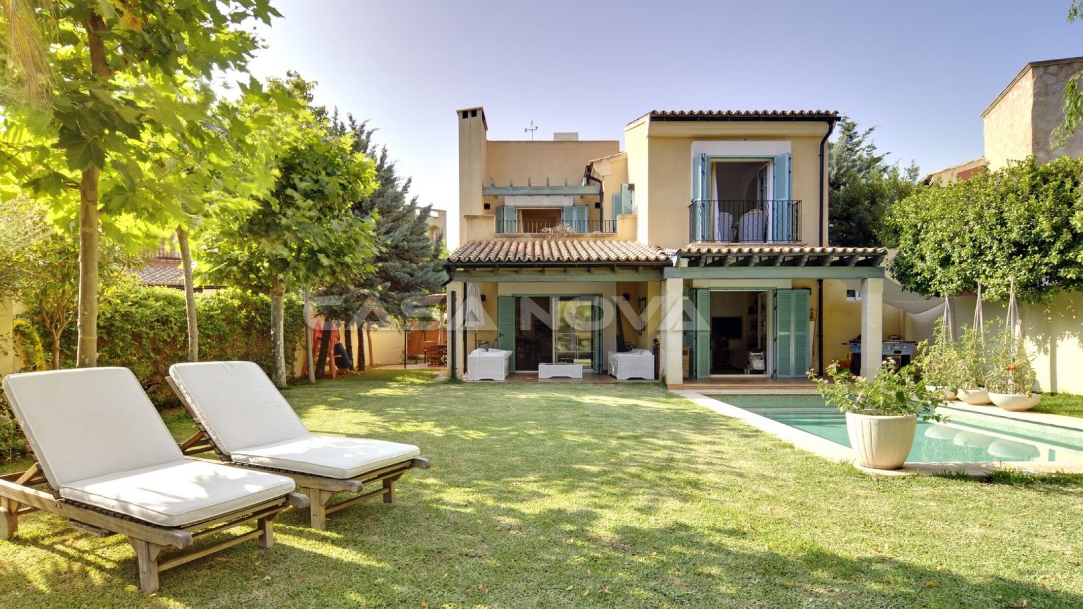 Well maintained Mallorca villa with pool in 1st line to the golf course 