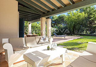 Ref. 2303311 | Schicke Chillout- Ecke mit Blick in die Umgebung