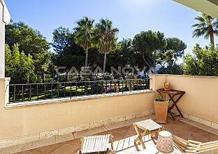 Ref. 2303311 | Private Terrasse mit Sitzecke und Blick auf den Golfplatz
