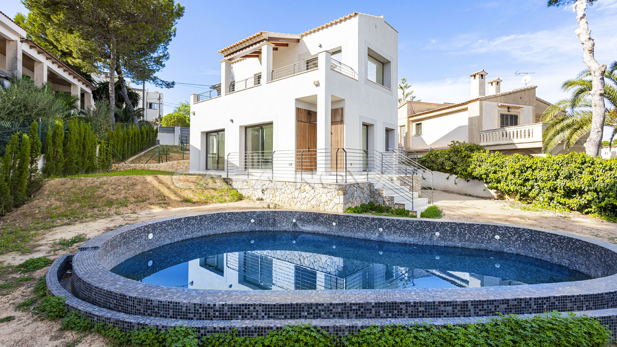 Modernisierte Villa mit elegantem Design in Yachthafennhe