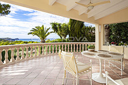 Eindrucksvolle Villa mit Panorama- und Meerblick