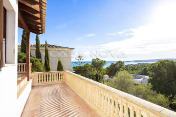 Villa con vistas al mar mediterráneo con mucho potencial