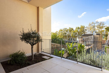 Modernes Neubau- Reihenendhaus mit mediterranen Akzenten