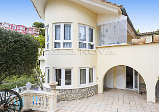 Ref. 2503333 | Mediterranean villa  in 1st sea line and beach access