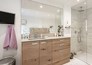 Ref. 2303340 | Moderno cuarto de baño con ducha de cristal