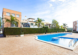 Ref. 2303340 | Refrescante piscina comunitaria con terrazas para tomar el sol
