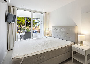 Ref. 1303342 | Stylish modernized apartment within walking distance to the beach