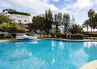 Ref. 1303342 | Stylish modernized apartment within walking distance to the beach