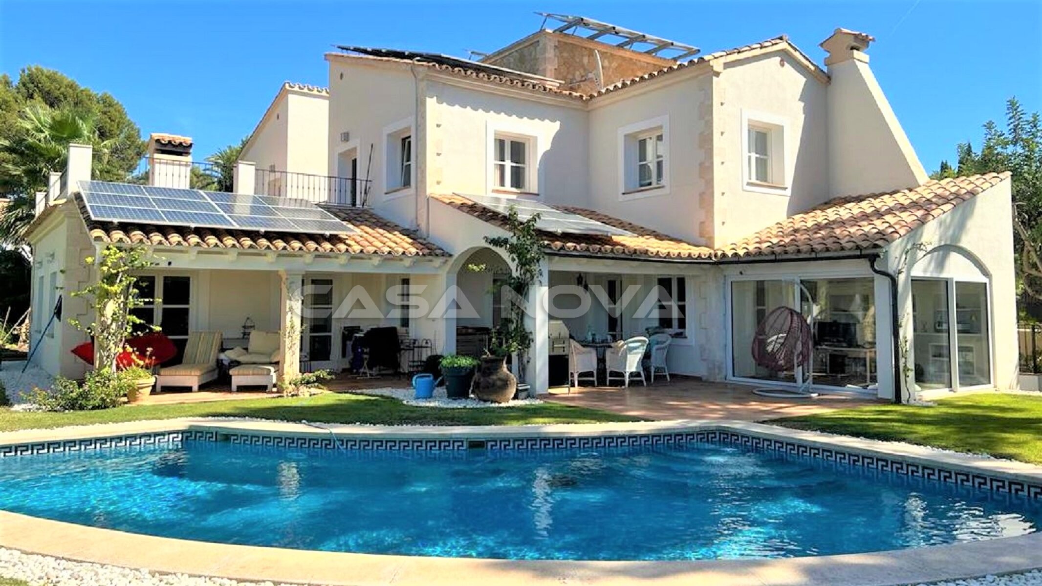 Encantadora villa con piscina con acentos mediterrneos