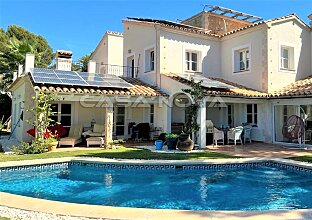 Charmante mediterrane Villa mit Pool