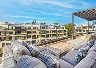 Ref. 1303355 | Spacious balcony with cosy seating area