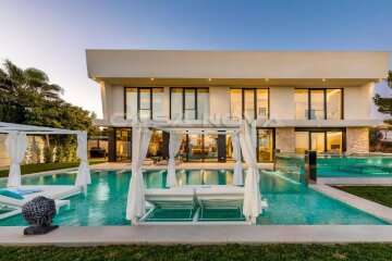 Sensational luxury villa with unique panoramic views