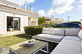 Chalet pareado en 1ª línea del campo de golf en popular zona