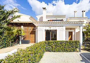 Ref. 2303373 | Tolles Reihenhaus in 1. Linie zum Golfplatz in beliebter Anlage