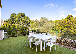Ref. 2303373 | Tolles Reihenhaus in 1. Linie zum Golfplatz in beliebter Anlage